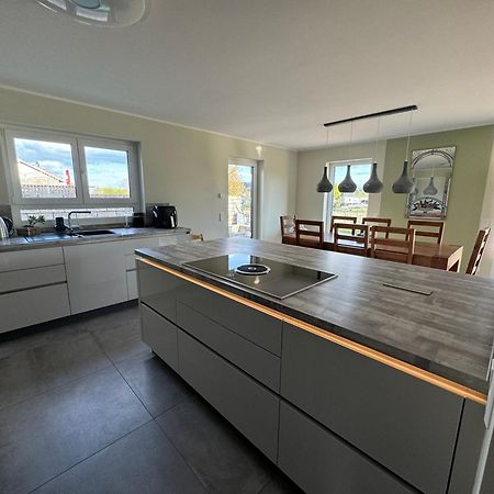 Modernes Ferienhaus In Uedersdorf المظهر الخارجي الصورة
