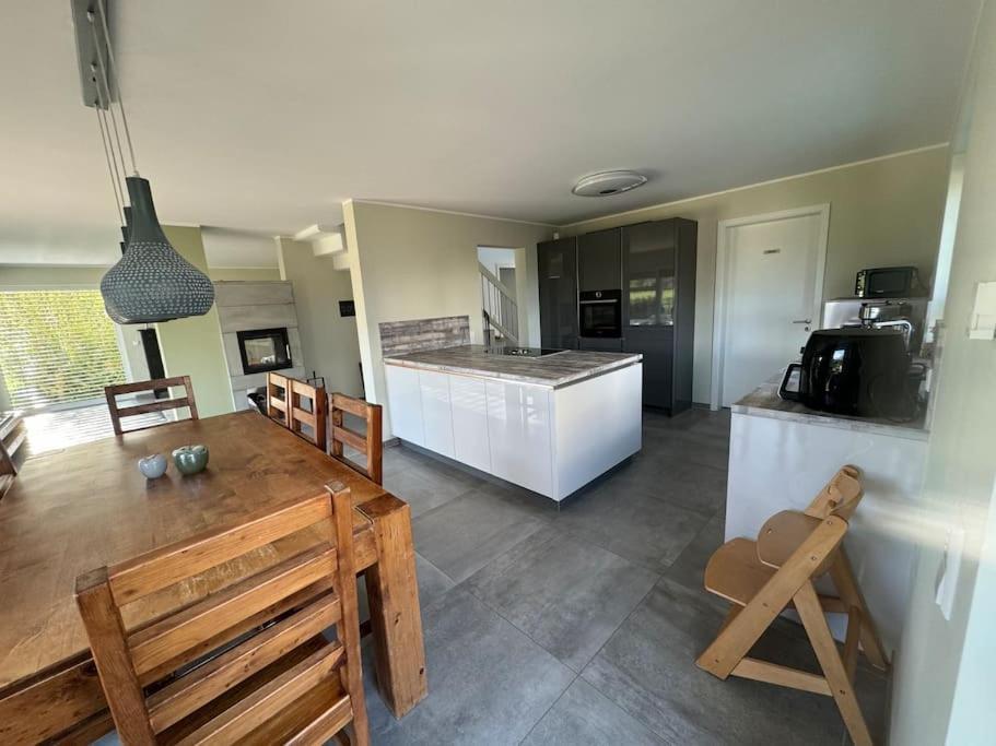 Modernes Ferienhaus In Uedersdorf المظهر الخارجي الصورة