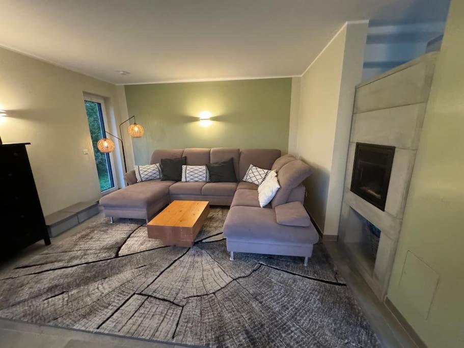 Modernes Ferienhaus In Uedersdorf المظهر الخارجي الصورة