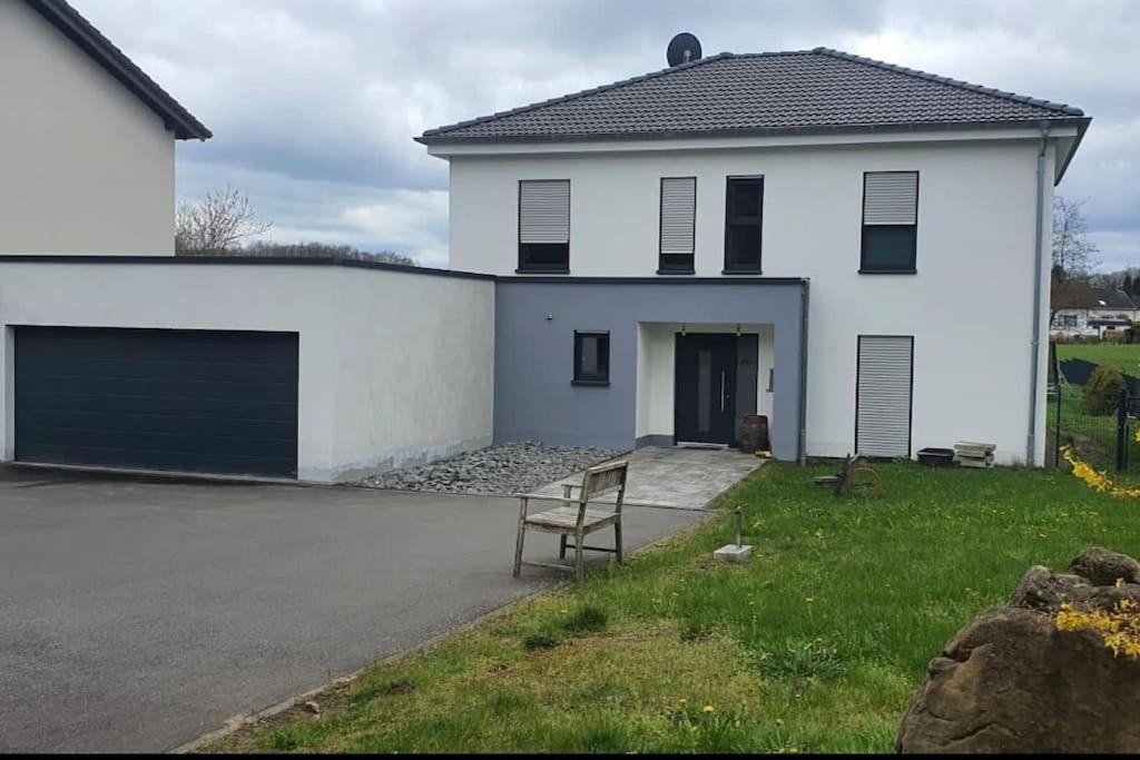 Modernes Ferienhaus In Uedersdorf المظهر الخارجي الصورة