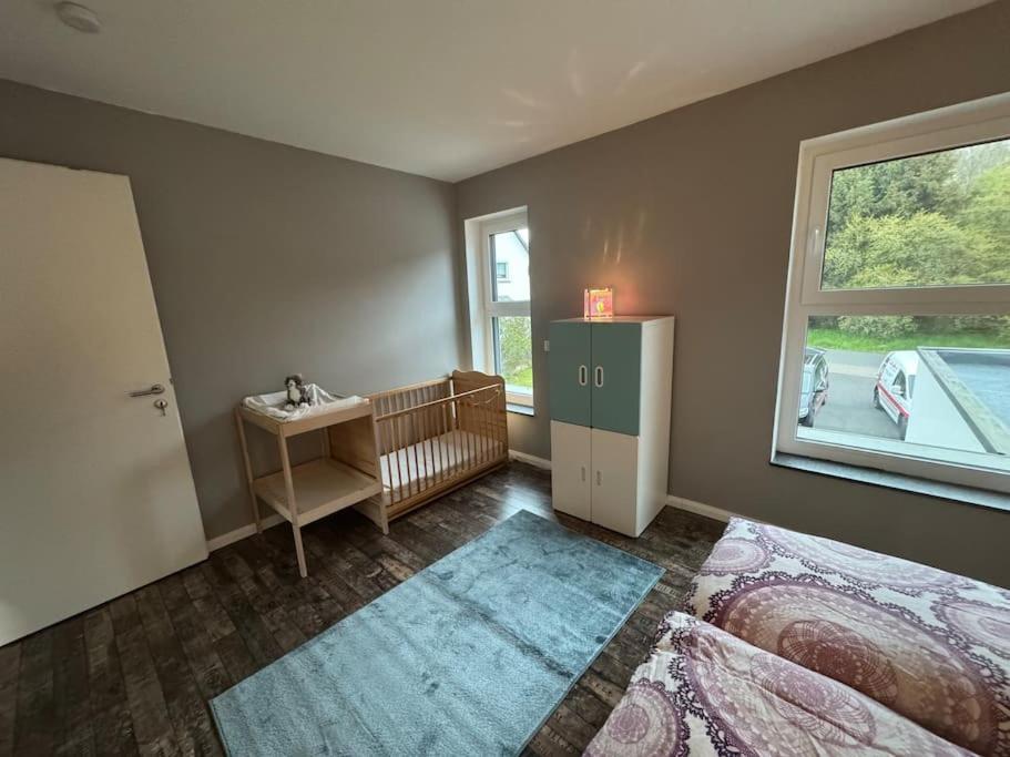 Modernes Ferienhaus In Uedersdorf المظهر الخارجي الصورة